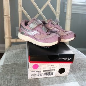 Saucony Ride 10 girl size 8 pink tennis shoes
